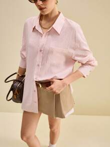 SHEIN Unity Áo sơ mi nữ tay dài vai trễ màu hồng sọc đơn giản, tay dài, cài khuy đơn giản, phong cách cổ điển, thường ngày, lễ hội âm nhạc đồng quê Y2K, mùa hè & thu 2025, phong cách công sở, hẹn hò, tiệc tùng, đi chơi, sân bay, trở lại trường, áo cánh mùa thu - Nhiều màu - Xem 1