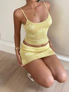 Aloruh Women Floral Jacquard Fitted Camisole Top - Yellow - View 4