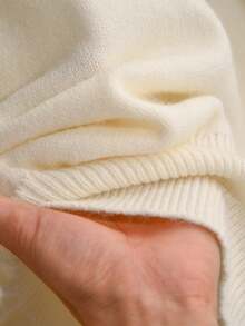 CosyJoli 大码休闲手工针织花卉腰部收紧圆领修身套头衫 - 白色 - 查看 6