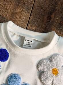 SHEIN Vintaside Kids 2pcs Baby Girls Set: Solid Color White Crew Neck Short Sleeve Top With Applique & Light Blue Ripped Denim Long Pants, Fashion, Soft & Comfortable, Suitable For Spring/Summer Outdoor, Travel, Casual Wear - Multicolor - View 4