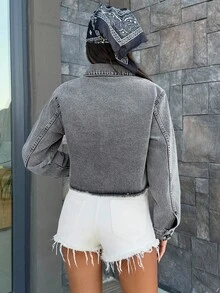 EURMUSE Jaqueta jeans cropped casual com bainha desfiada e lavagem - Cinza - Ver 2