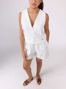 SUMWON Minimalistischer Knopfvorderseiten Weste Zwei-Teiler Sommer Set mit maßgeschneiderten Shorts, Strand Resort Urlaubsmode, lässiges Wochenend Co-Ord - Weiss - Übersicht 1