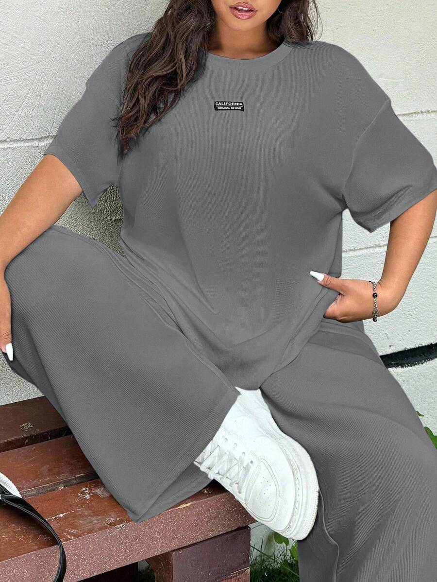 SHEIN EZwear 2件套深灰色短袖T恤和裤子大码套装，春夏 - 深灰色 - 查看 1