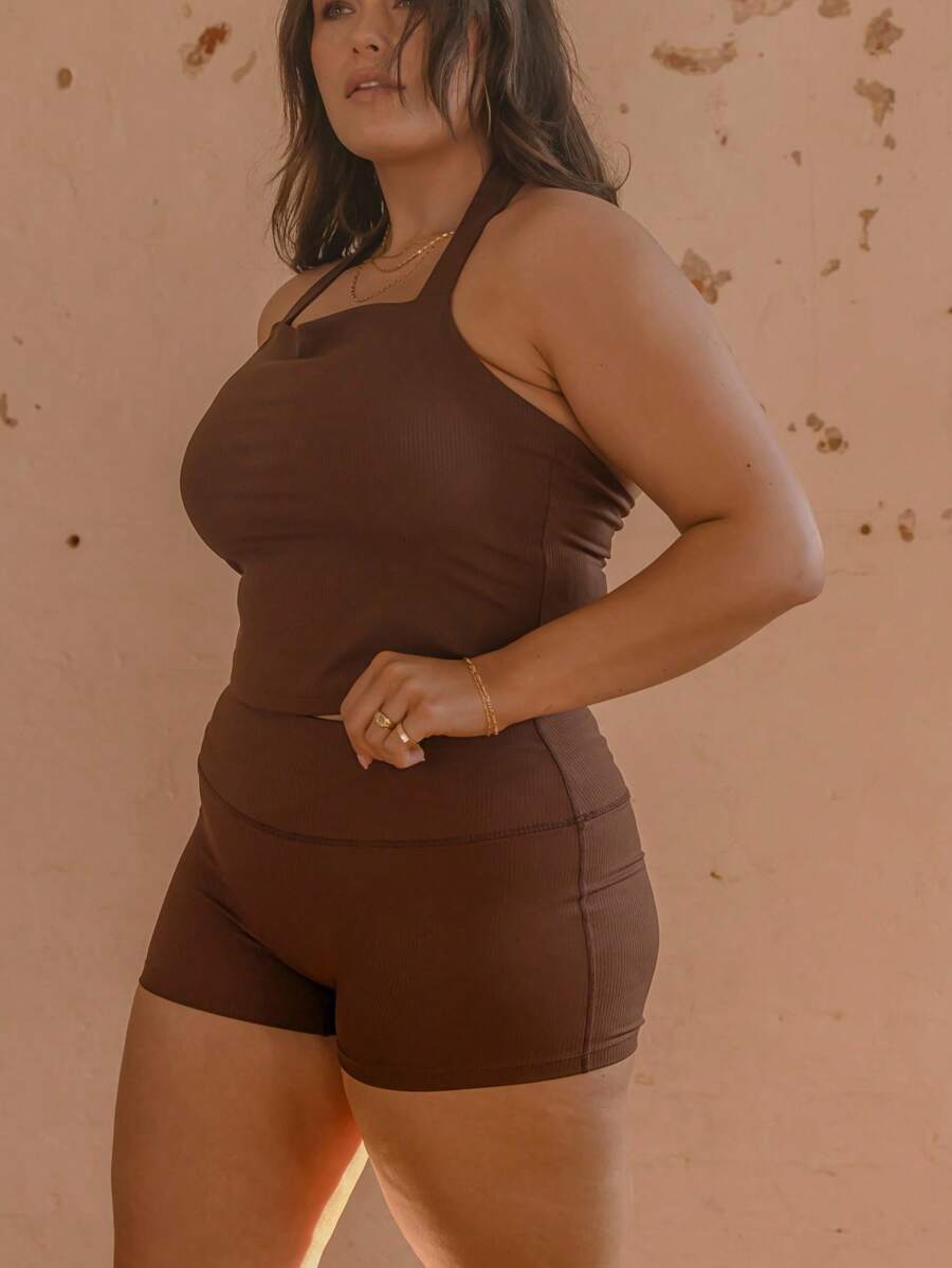 Aralina Curve Leisurewear 罗纹面料挂脖短款运动健身两件套 - 咖啡棕 - 查看 1