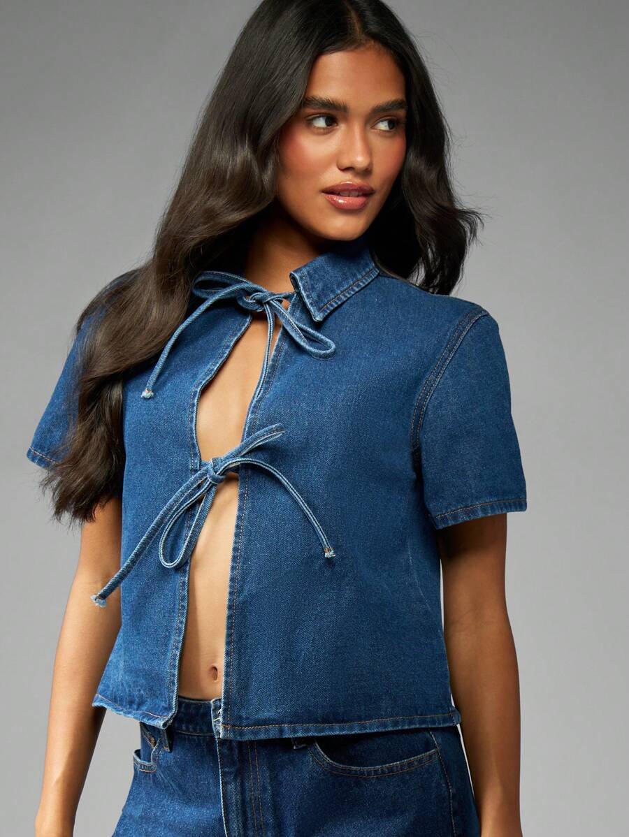 MISSGUIDED 系带牛仔短款衬衫现代西部风纽扣领衬衫独立夏季休闲节日 Y2K 时尚镂空设计短袖 - 藍色 - 查看 1