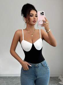 SHEIN Unity Gaun Mini Bodycon Seksi dan Modis dengan Kontras Hitam & Putih dan Tali Bahu Tipis, Cocok untuk Liburan Pantai atau Resor, Musim Semi/Panas - Hitam dan Putih - View 3