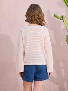 Set de 2 piezas de niña preadolescente con blusa de manga larga con volantes y flores de ganchillo, y pantalones cortos de jean - Albaricoque - Ver 2
