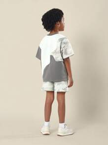 SUMWON Conjunto de camiseta y pantalones cortos de niños de verano con estampado de camuflaje de bloques, casual, de moda holgada, con cintura elástica y cordón, ropa de juego