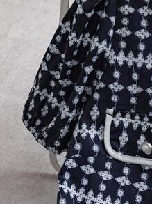 SHEIN LUNE 女士优雅刺绣印花撞色V领连衣裙，夏季大学校园服饰 - 藏蓝色 - 查看 5