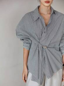 Dazy-Less Cămașă de damă cu mânecă lungă, lejeră, casual, cu dungi, cu nasturi metalici și decor răsucit, potrivită pentru birou și exterior, primăvară/toamnă - Gri - Vizualizare 2