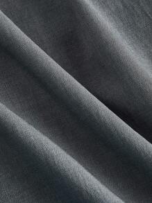 SHEIN MOD Calça de Terno Feminina Solta com Perna Larga, Pregas e Recorte de Cintura em Estampa Xadrez - Cinza - Visão 4