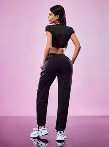 Slayform Slayform Setelan Olahraga Kasual 2 Potong Wanita: Atasan Crop Top Leher V dengan Kancing Logam, Saku & Celana Jogging dengan Tali Pinggang, Musim Semi/Panas - Hitam - View 2