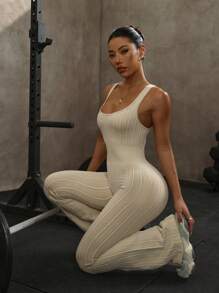 Slayform Bộ đồ liền thân hở lưng không tay bó sát có họa tiết - Màu trắng kem - Xem 5