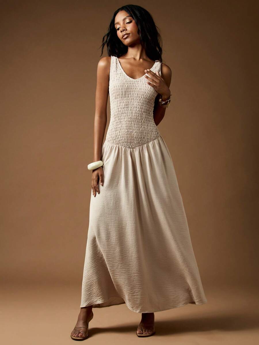 MISSGUIDED Smocked Bodice Maxi Dress With Empire Waist And V BackMISSGUIDED