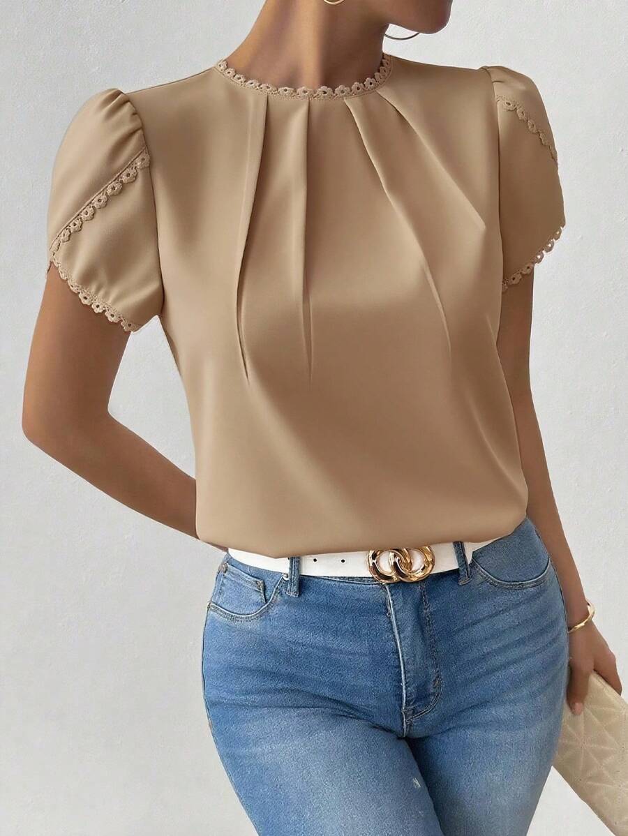 Chiquease 女士优雅休闲纯色蕾丝拼布荷叶边领花瓣袖衬衫 - 卡其色 - 查看 1