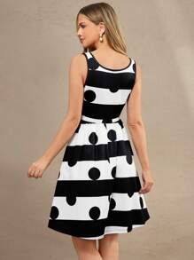 Amorya 女式圆领无袖收腰修身几何印花 A 字型弹力针织优雅休闲连衣裙，适合春夏季 - 黑與白 - 查看 2