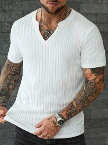 Manfinity Homme 男士纯色百搭简约条纹纹理V领休闲T恤，白色；男士圆领短袖休闲针织提花T恤，夏季男士，男士度假休闲风；INS同款圆领短袖T恤