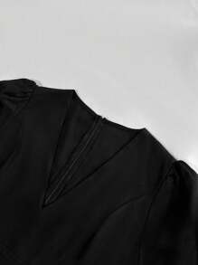 INAWLY 女士 V 领镂空优雅通勤短袖连体裤 - 黑色 - 查看 3