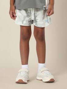 SUMWON Conjunto de camiseta y pantalones cortos de niños de verano con estampado de camuflaje de bloques, casual, de moda holgada, con cintura elástica y cordón, ropa de juego