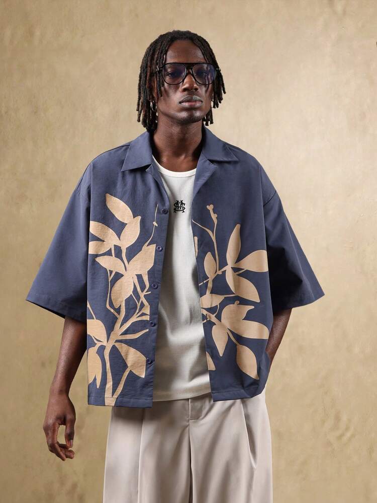 Camicia da resort squadrata con stampa tropicale e bottoni sul davanti