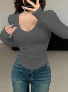 DAZY 女式 V 领纯色基本款长袖 T 恤，性感修身，适合秋冬和春夏季，秋季女装