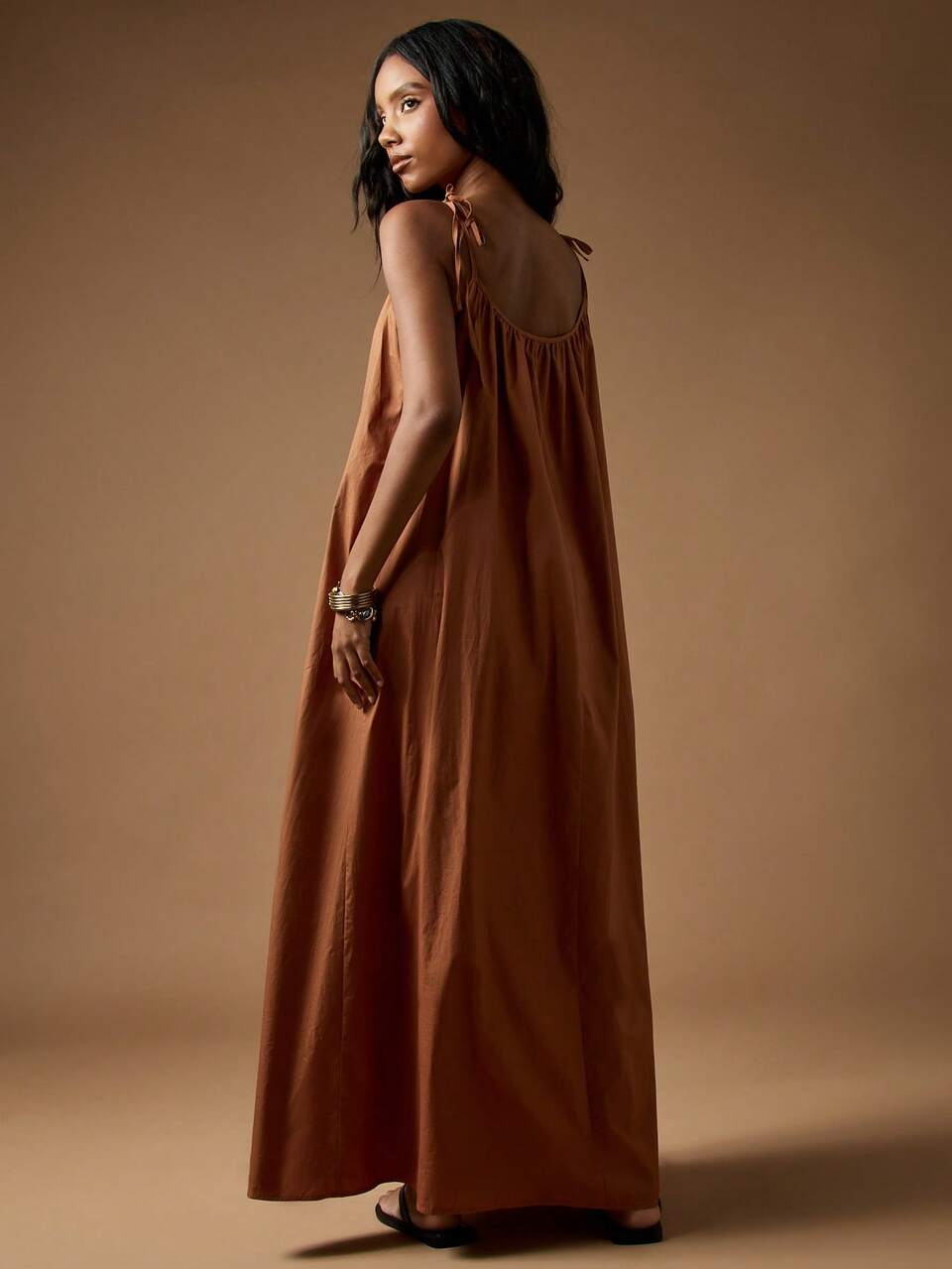 MISSGUIDED Vestido largo fluido de cintura imperio con escote fruncido