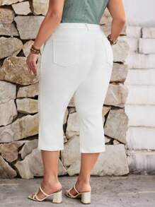 EMERY ROSE Plus Size Solid Color Button Pocket Slim Fit Capri Jeans