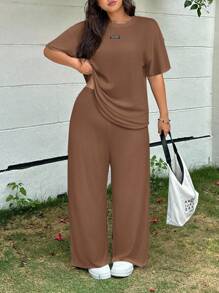 SHEIN EZwear 2 件大码女式字母图案短袖 T 恤和短裤套装，春夏 - 巧克力棕 - 查看 6