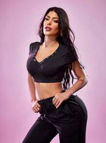 Slayform Slayform Setelan Olahraga Kasual 2 Potong Wanita: Atasan Crop Top Leher V dengan Kancing Logam, Saku & Celana Jogging dengan Tali Pinggang, Musim Semi/Panas - Hitam - View 7