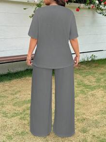 SHEIN EZwear 2件套深灰色短袖T恤和裤子大码套装，春夏 - 深灰色 - 查看 2