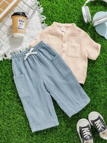 SHEIN LMoss Kids 2件套婴儿男女宝宝舒适休闲立领短袖衬衫上衣和长裤套装，适合室内、室外、日常穿着、运动、玩耍、聚会、拍照、度假、春夏穿着。男宝宝亚麻套装，中性婴儿服装。 - 彩色 - 查看 8