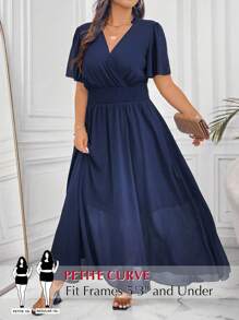 SHEIN PETITE Vestido corto de manga corta elegante de talla grande con ruedo amplio, decoración de volantes y ribete de encaje. Corte holgado para vacaciones o trabajo, vestimenta de mujer con escote en V, perfecto para bodas, tipo de Body petite, verano - Azul Marino - Ver 3