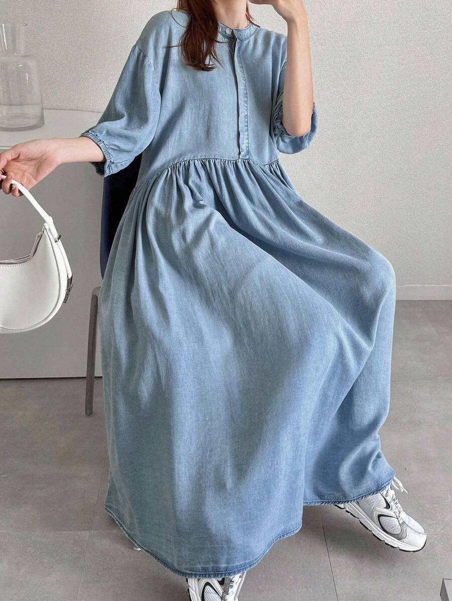 FRIFUL 女式长款牛仔褶皱连衣裙，宽松版型 - 中等水洗藍 - 查看 1