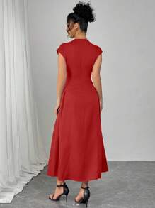 Modelyn 女士简约优雅修身 V 领长款纯色连衣裙，适合通勤和日常穿着