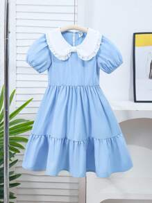Robe d'été bleue clair avec col claudine blanc mignon
