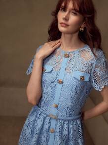 MOTF PREMIUM 凸纹蕾丝腰带连衣裙 - 藍色 - 查看 1