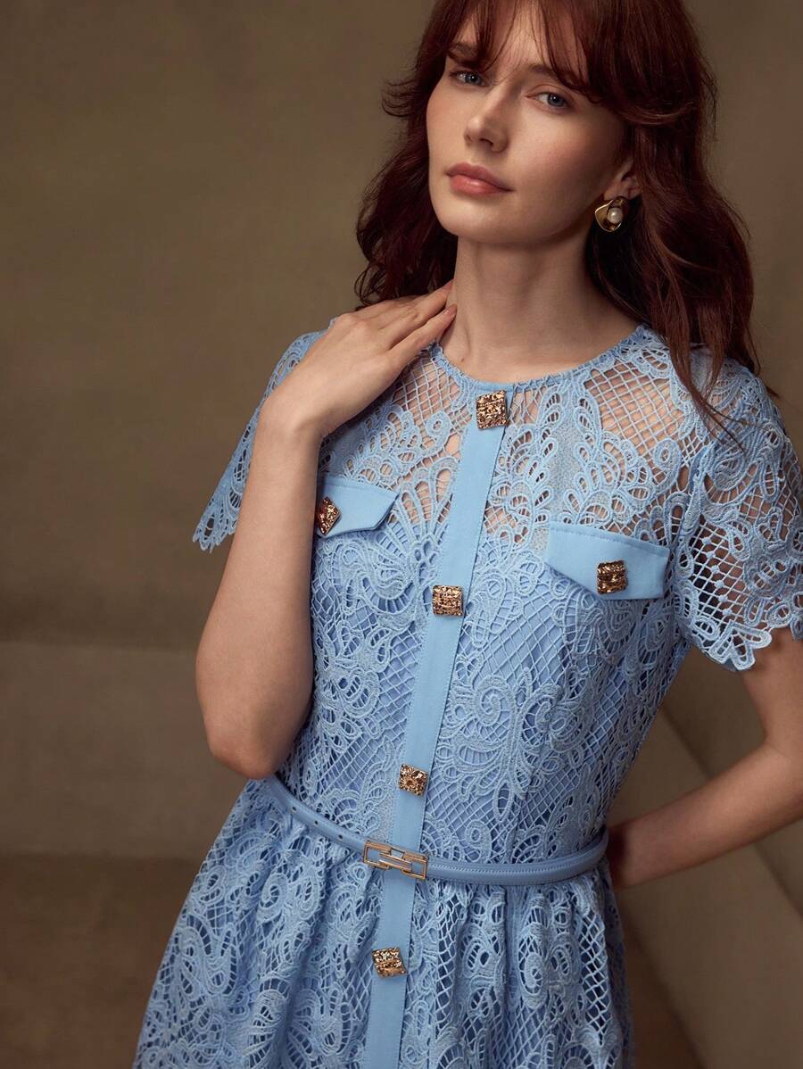 MOTF PREMIUM 凸纹蕾丝腰带连衣裙 - 藍色 - 查看 1