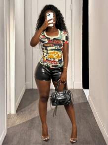 Slaydiva 2025新款夏季休闲街头运动音乐节热卖常规款方领短袖收腰褶皱全幅复古报纸人像印花杏色女士T恤 - 彩色 - 查看 3