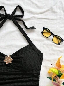 Soleia 度假挂脖 V 领花卉金属扣白色针织纹理修身背心，适合度假、音乐节、波西米亚风、节日约会、下午茶