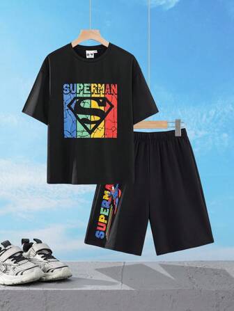 SUPERMAN X SHEIN Tween Boys Colorful Crack Letter & Logo Graphic Loose Drop Shoulder Short Sleeve T-Shirt & Shorts 2 Pieces Set, Black, Spring/Summer
