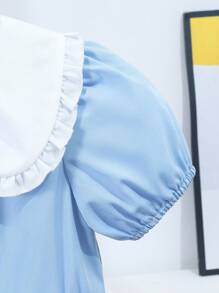 Robe d'été bleue clair avec col claudine blanc mignon