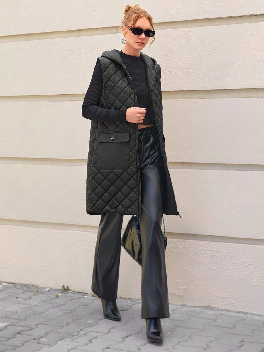 CLARA VERO Colete acolchoado sem mangas com fecho de correr frontal, bolsos com detalhe de botão de pressão, design com capuz, camada de inverno funcional e elegante, colete feminino preto, colete acolchoado, colete com capuz, colete comprido, colete acolchoado feminino, colete acolchoado preto, agasalho feminino - Preto - Ver 1