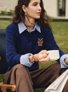 Briarwyn 女式字母图案长袖单排扣休闲针织开衫，秋装，返校服，复古风女装，女式教师装，羊毛开衫 - 藏蓝色 - 查看 5