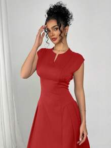 Modelyn 女士简约优雅修身 V 领长款纯色连衣裙，适合通勤和日常穿着