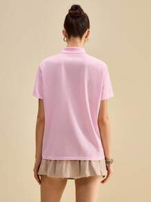 Muvela Áo thun nữ cổ polo màu hồng mới về mùa hè & thu 2025 thiết kế thêu cổ áo polo màu hồng thường ngày lễ hội âm nhạc đồng quê Y2K phong cách đường phố cổ điển văn phòng hẹn hò tiệc tùng đi chơi sân bay trở lại trường học - Màu Hồng baby - Xem 3