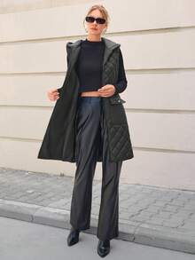 CLARA VERO Colete acolchoado sem mangas com fecho de correr frontal, bolsos com detalhe de botão de pressão, design com capuz, camada de inverno funcional e elegante, colete feminino preto, colete acolchoado, colete com capuz, colete comprido, colete acolchoado feminino, colete acolchoado preto, agasalho feminino - Preto - Ver 7