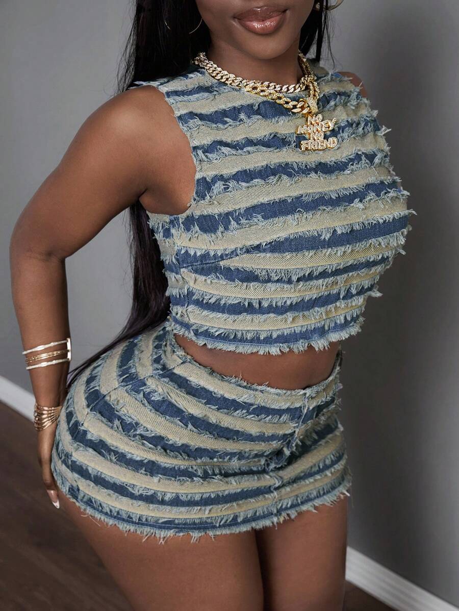 Slaydiva Top de mezclilla sin mangas con bajo deshilachado para mujer talla grande, estilo de moda y silueta estilizada