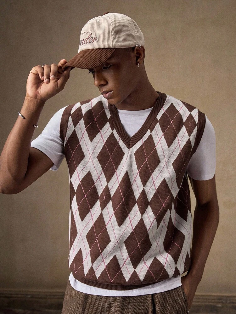 Men's Brown & White Classic Plaid Diamond Pattern Knitted Vest, Casual Loose Fit Sleeveless Pullover Vest, Boyfriend & Teacher Gift, Soft Texture, For Fall Winter