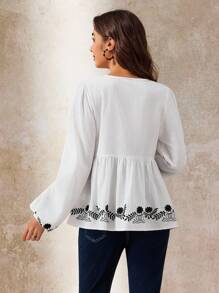 Boho Mama 孕妇花卉刺绣系带休闲度假长袖衬衫 - 黑與白 - 查看 2