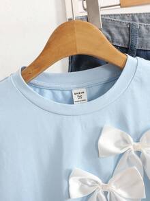 SHEIN 青少年女孩舒适休闲蓝色圆领 T 恤，大蝴蝶结设计，适合返校和校园穿着 - 淺藍色 - 查看 3